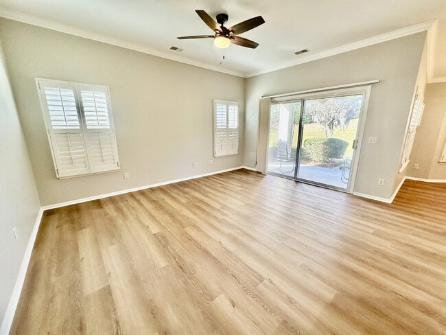 Building Photo - Two Bedroom Home in Sun City Offering One Month Free Rent!