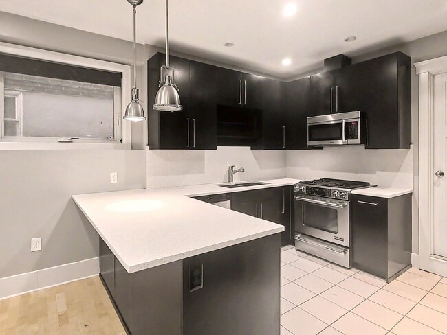 Building Photo - AVAILABLE NOW! Modern Capitol Hill 2 Bedroom Apartment, W/S/G Utilities Included!