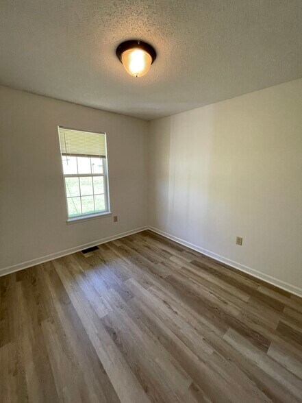 Building Photo - 1805 Colt Dr