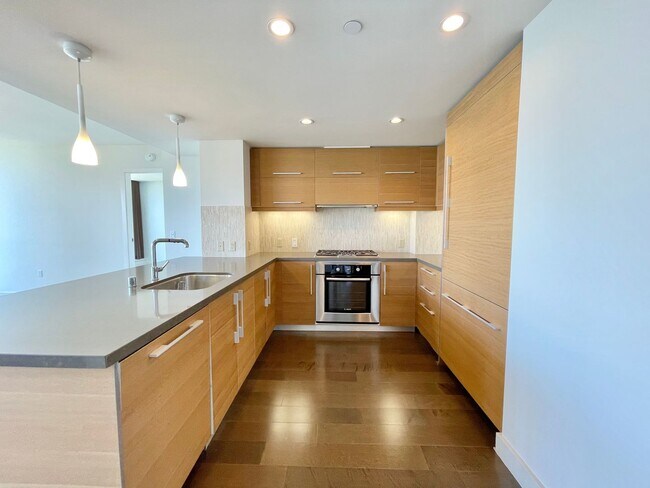 Building Photo - Luxurious Condo at Madrone w/Bay, City Views, Balcony, Pool, Parking - A Must See - PROGRESSIVE