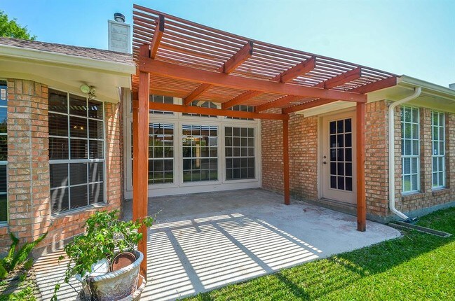 Building Photo - 6327 Drake Elm Dr