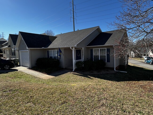 Building Photo - 1950 Cedar Ridge Ln