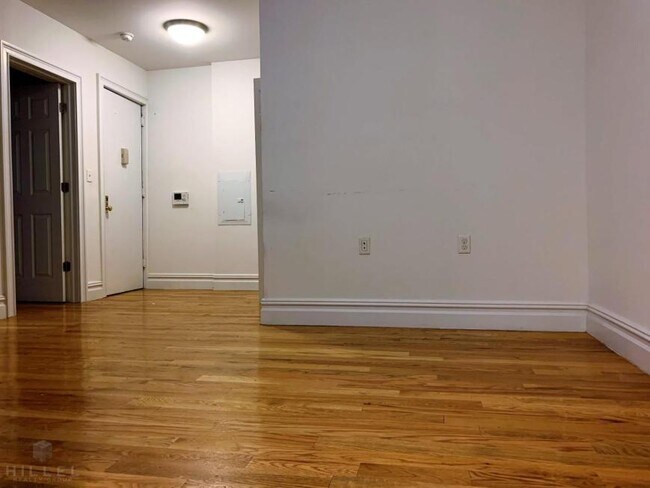 Building Photo - 2 bedroom in ASTORIA NY 11105