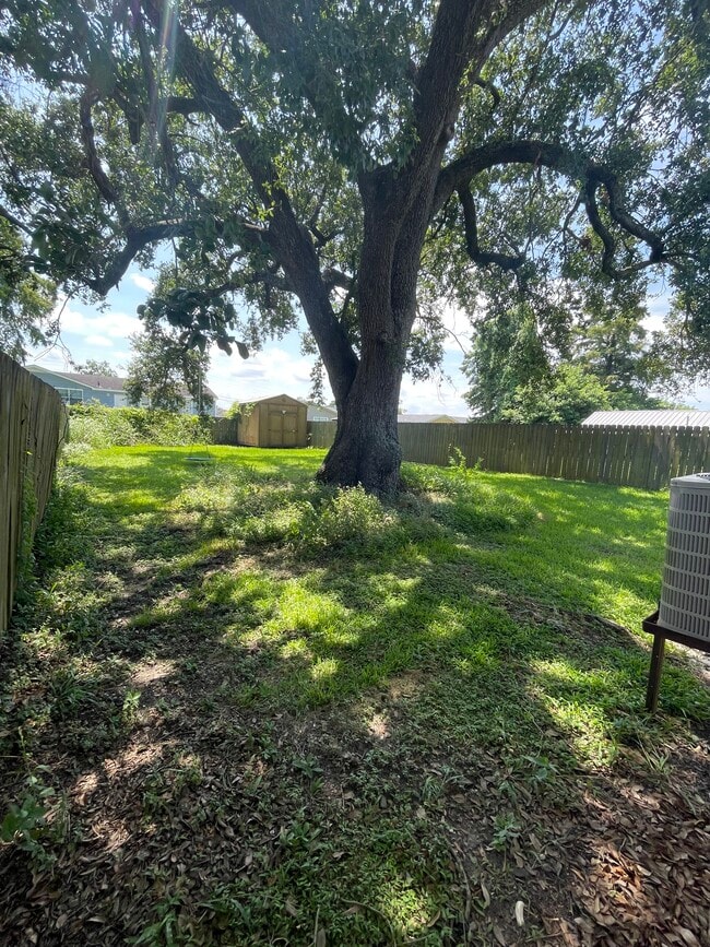 Building Photo - 2422 Stafford St