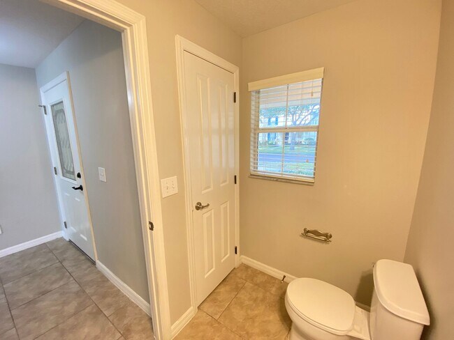 Building Photo - Avalon Park corner end Townhome featuring 3 bedrooms, 2.5 baths, plus office, and 2 car garage.