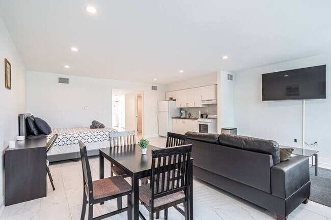 Building Photo - Beachfront Bloo's -2 Units-Ocean View Balc...
