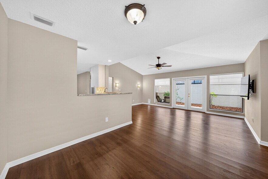 Building Photo - 1886 Demetree Dr