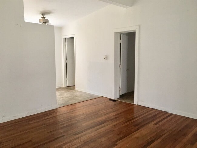 Building Photo - AVAILABLE AUGUST 2026 - Minutes from the Stadium