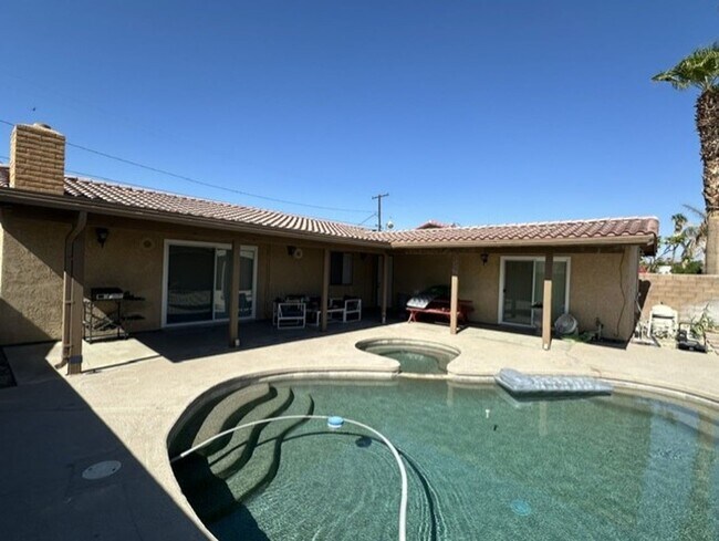 Building Photo - Pool Home In Palm Desert Country Club