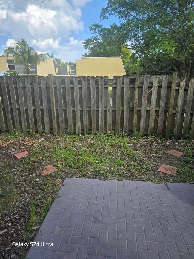 Building Photo - 618 SW 1st St