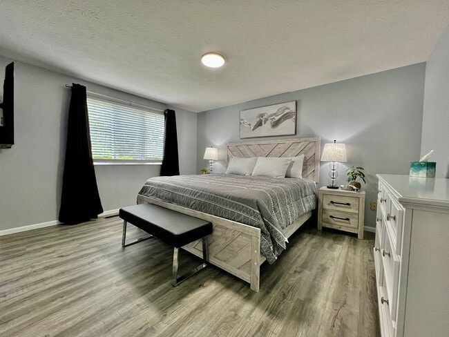 Building Photo - 6631 Pin Oak Ct