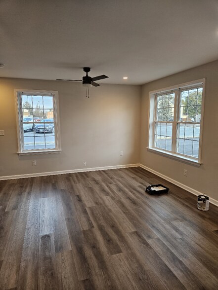 Building Photo - 427 W Main St