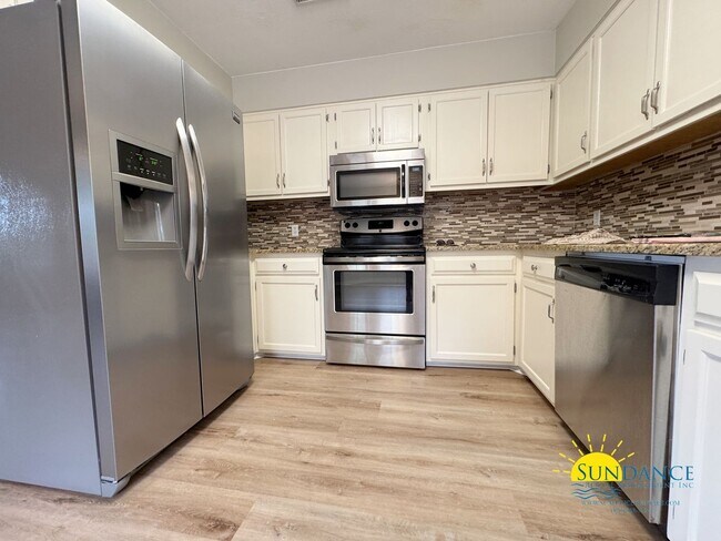 Building Photo - Charming 3-Bedroom Home in Shalimar – Conv...