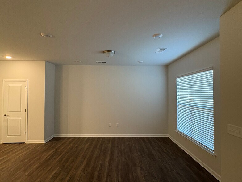 Building Photo - 124 Abbots Mill Dr