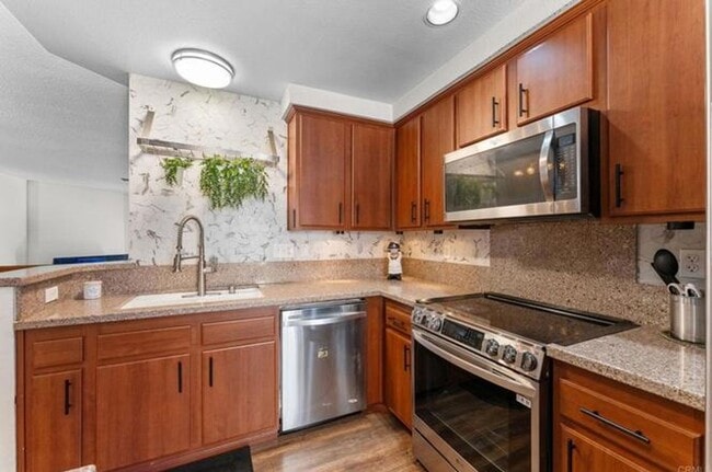 Building Photo - 3 Bedroom Townhouse