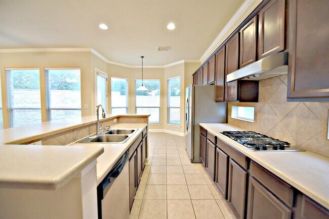 Building Photo - 15520 Interlachen Dr