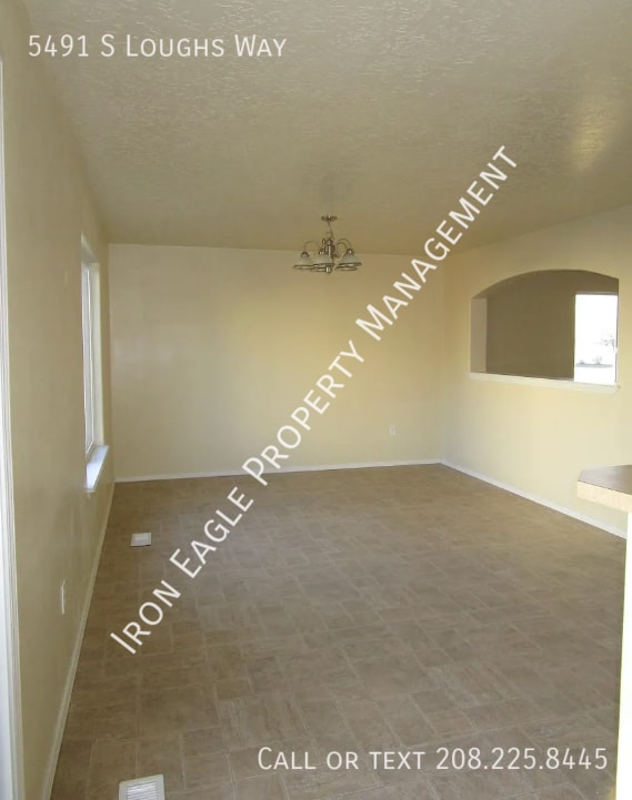 Building Photo - 5491 S Loughs Way