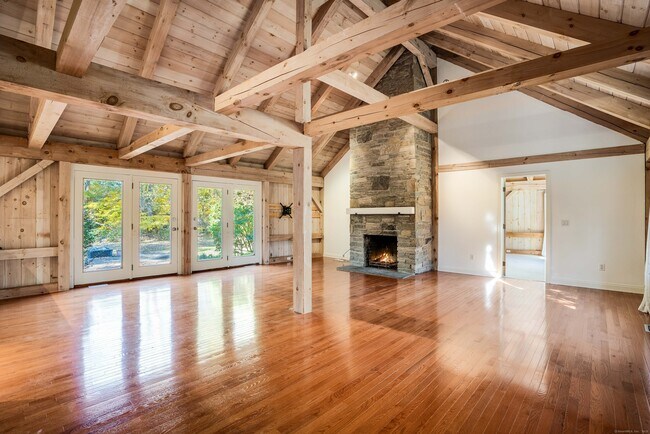 Building Photo - 123 Cove Rd