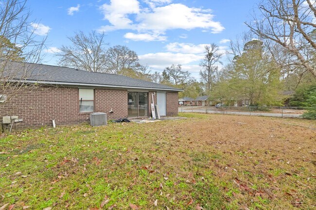 Building Photo - 165 Hummingbird Ave