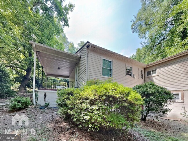 Building Photo - 502 Fairlane Cir NW
