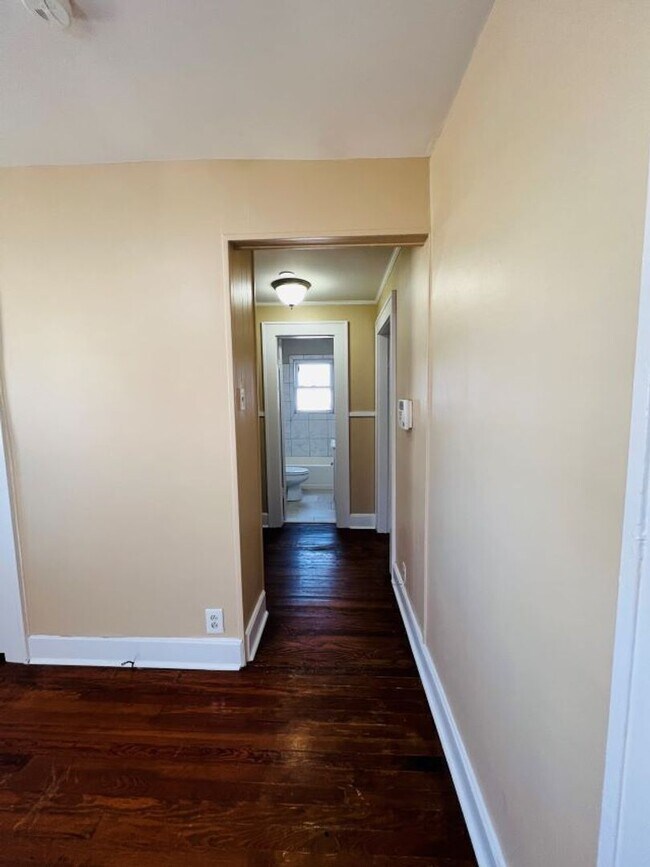 Building Photo - Adorable home in the heart of Bowling Green!