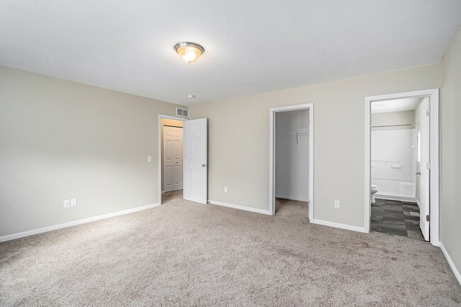 Building Photo - Immediate Occupancy Available!