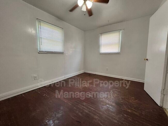 Building Photo - 339 S Napoleon Ave