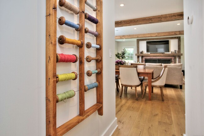 Building Photo - 55 Kings Hwy N