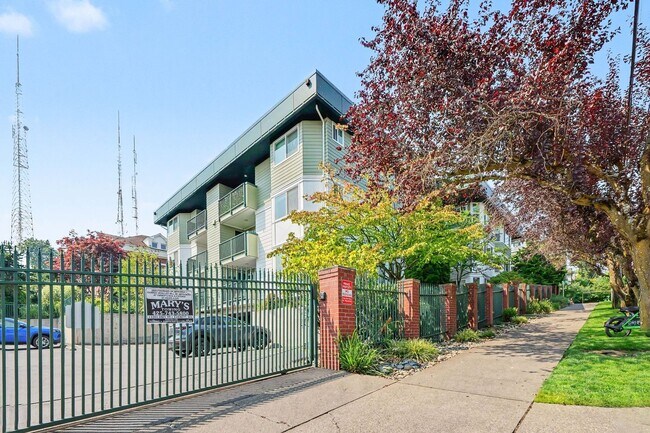 Building Photo - 1818 18th Ave E