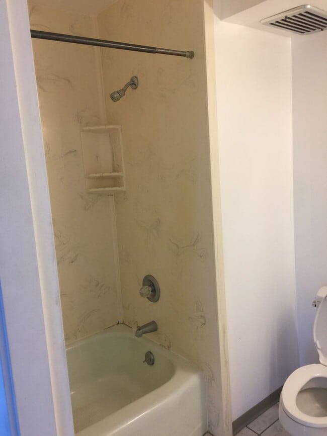 Building Photo - Sakura Condo, 1 bed, 1 bath, covered parking, Nuuanu