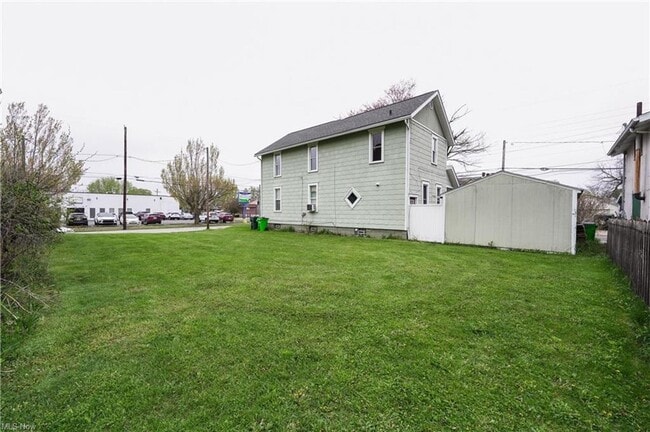 Building Photo - 554 Creedmore Ave