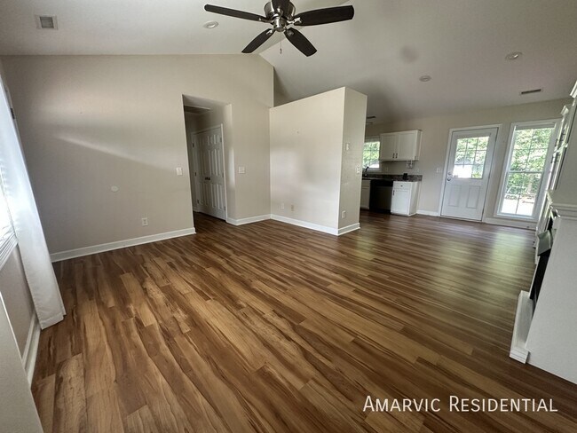 Building Photo - 1290 Pyrtle Dr