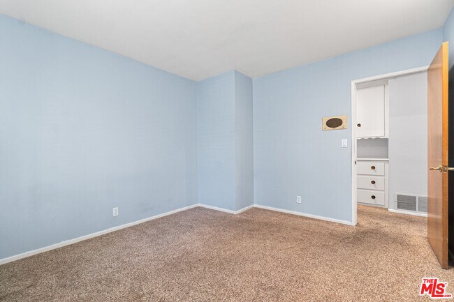 Building Photo - 9229 Shellyfield Rd