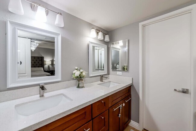 Building Photo - Walnut Dream Home; Updated Inside and Out,...