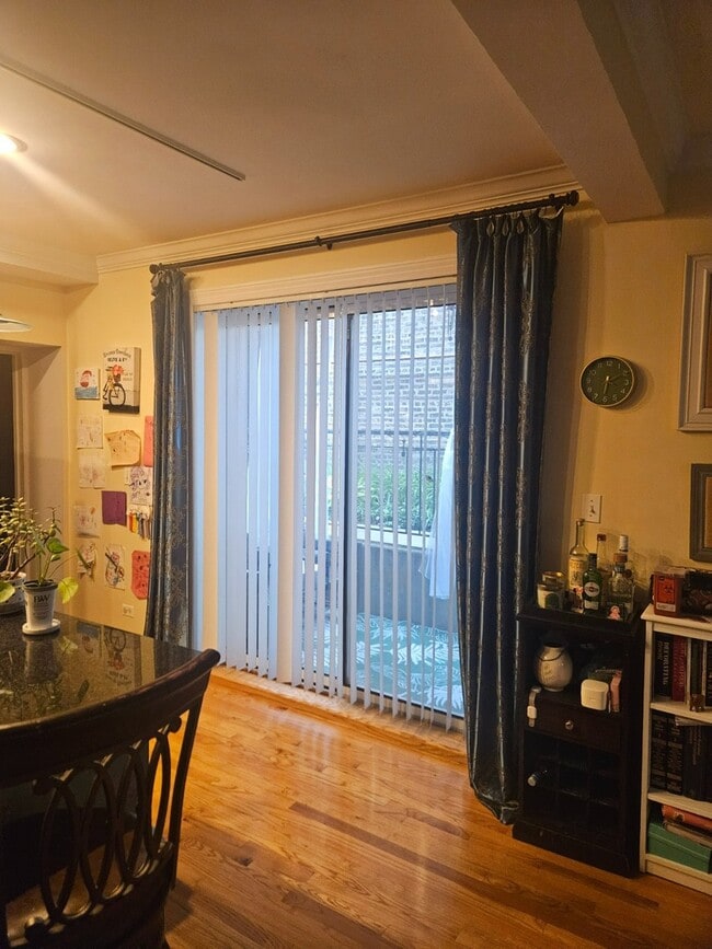 Building Photo - 1258 W Winona St