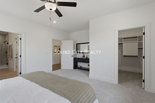 Building Photo - 152 Valentine Aly
