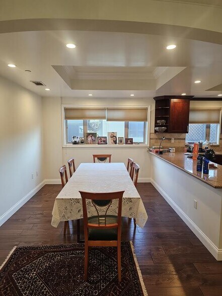 Dining room - 927 S Wooster St