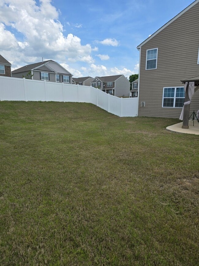 Building Photo - Corner Lot Rental Home with 4BR/2.5BA, Ful...