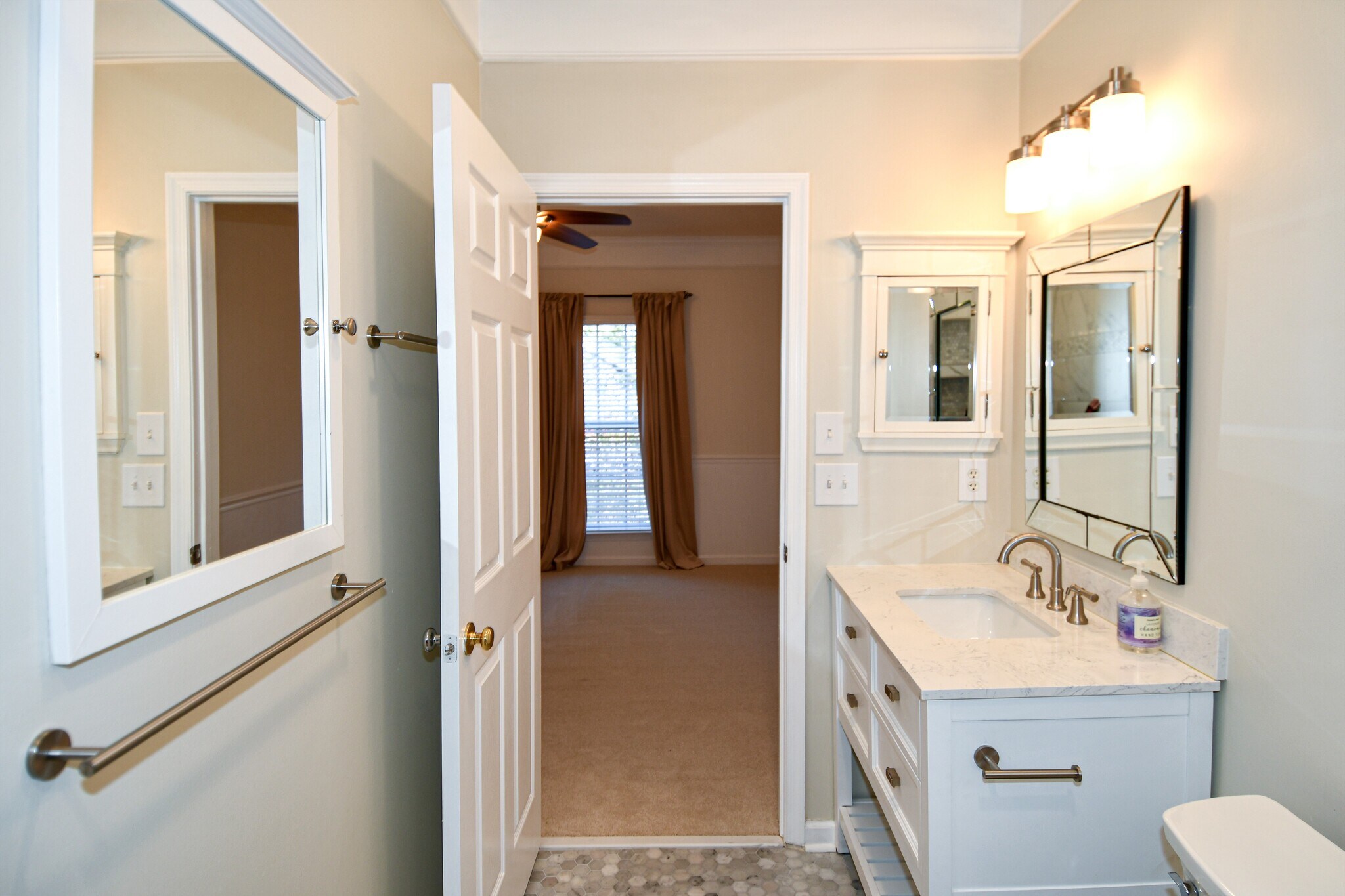 Building Photo - 11322 Westbrook Mill Ln