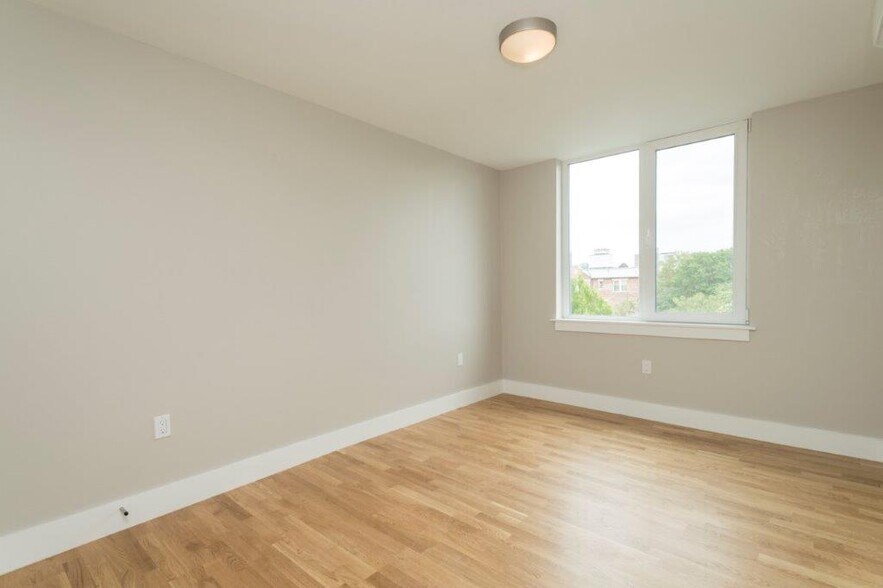 Building Photo - 330 Harvard St