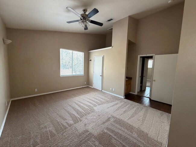 Building Photo - 910 Keith Ln
