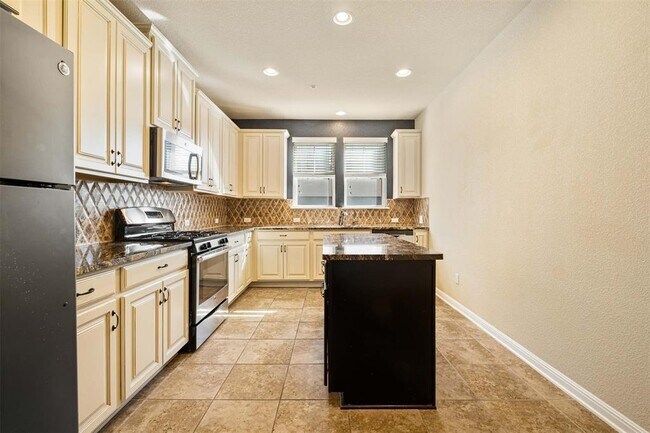 Building Photo - 7220 Wyoming Springs Dr