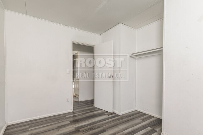 Building Photo - 3 Bedroom 1 Bathroom Single Family Home Available in Springfield!