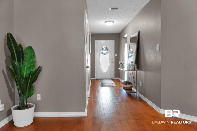 Building Photo - 8254 Magnolia Village Dr N