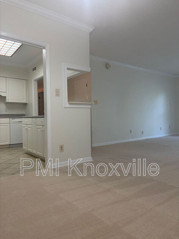 Building Photo - 5709 Lyons View Pike
