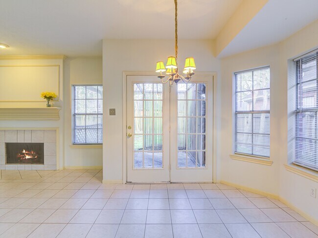 Building Photo - 14406 Fair Knoll Way