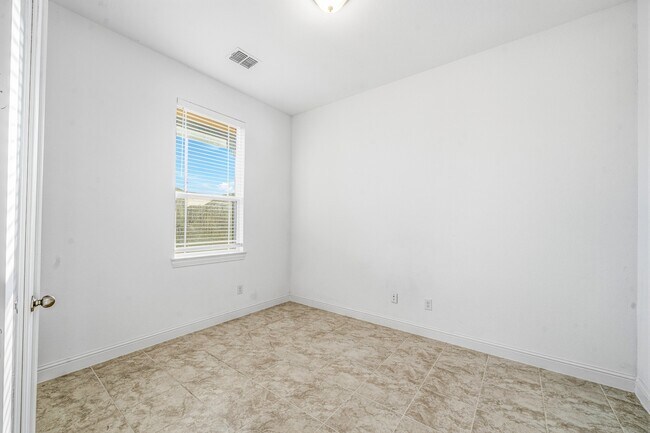 Building Photo - 3519 Sunburst Ct