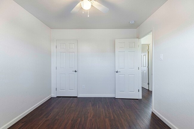 Building Photo - Spacious 2 bedroom / 1 bath renovated home...