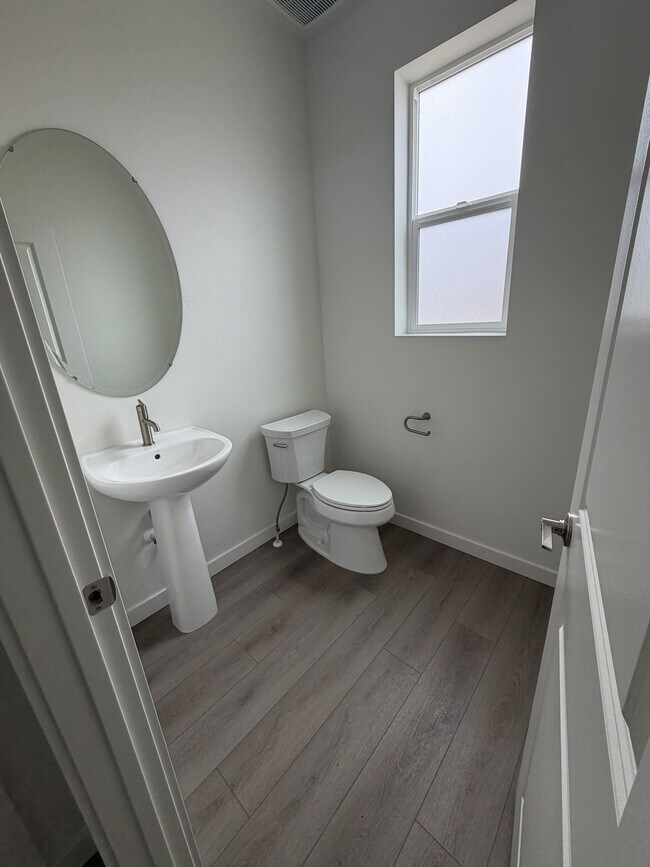 Building Photo - 1578 S La Escalera Ave