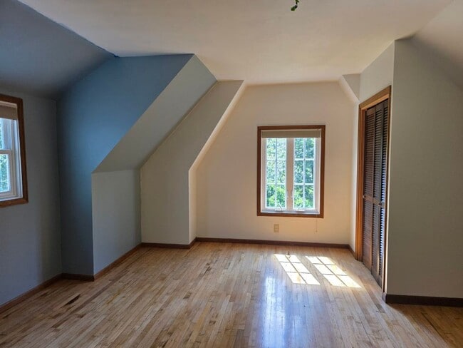 Building Photo - Charming and beautiful 2100 sq ft Home on ...